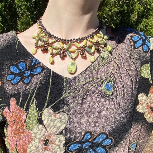 Beautiful Vintage Y2K Cluster Beaded Green Earth Tone Boho Statement Necklace - Picture 8 of 9
